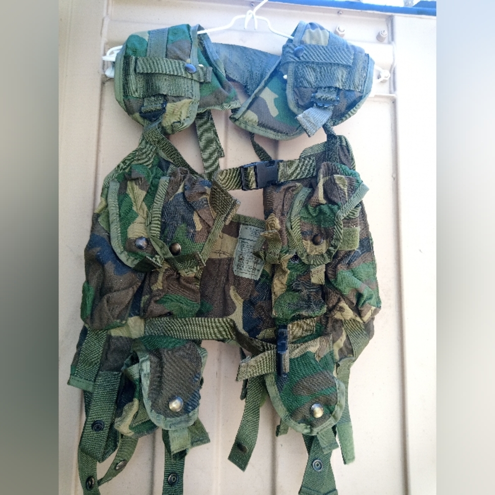 Tactical load bearing vest